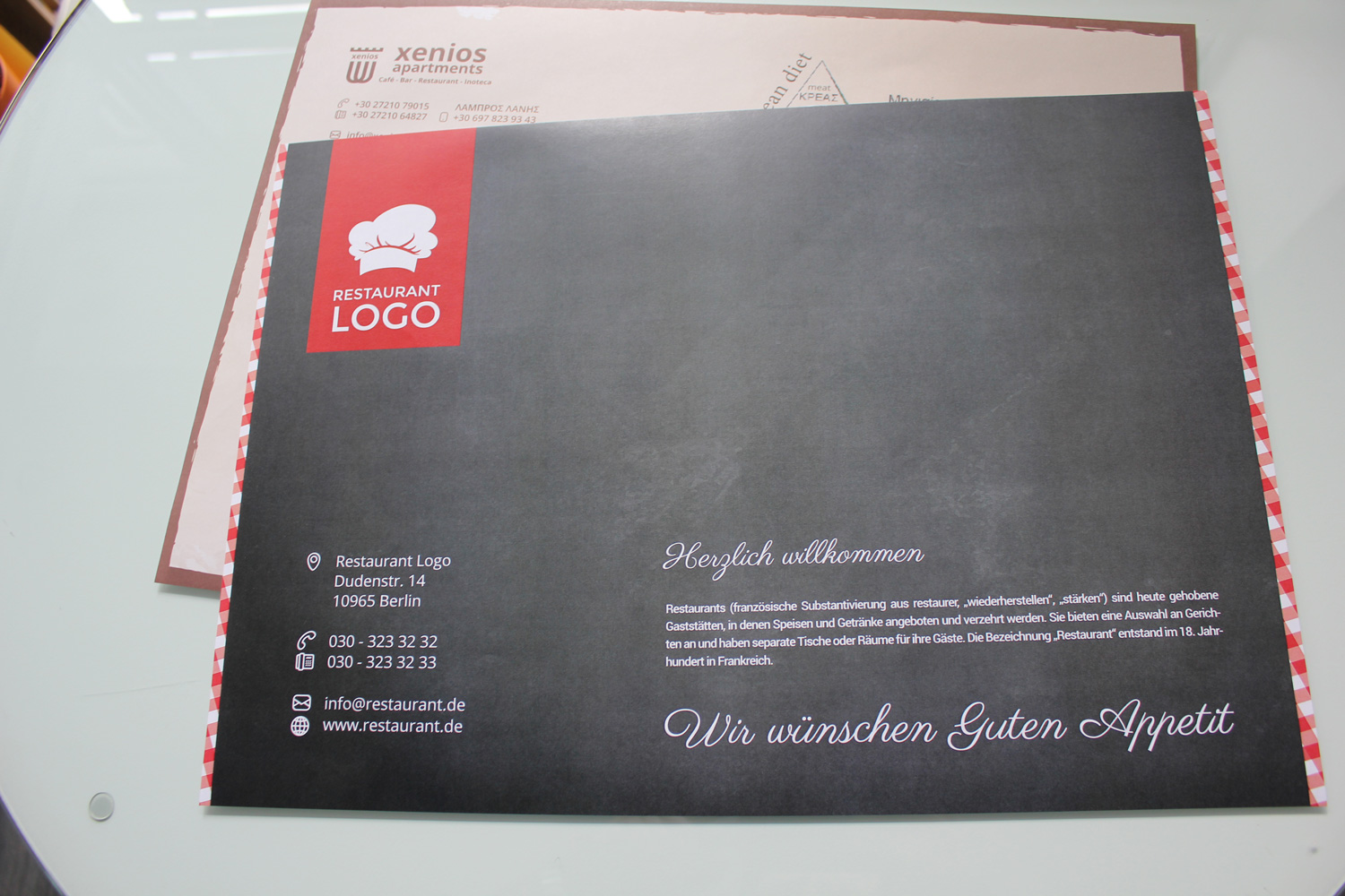 Bedruckte Tischsets für Restaurants mit Logo, Adresse und Begrüßungstext