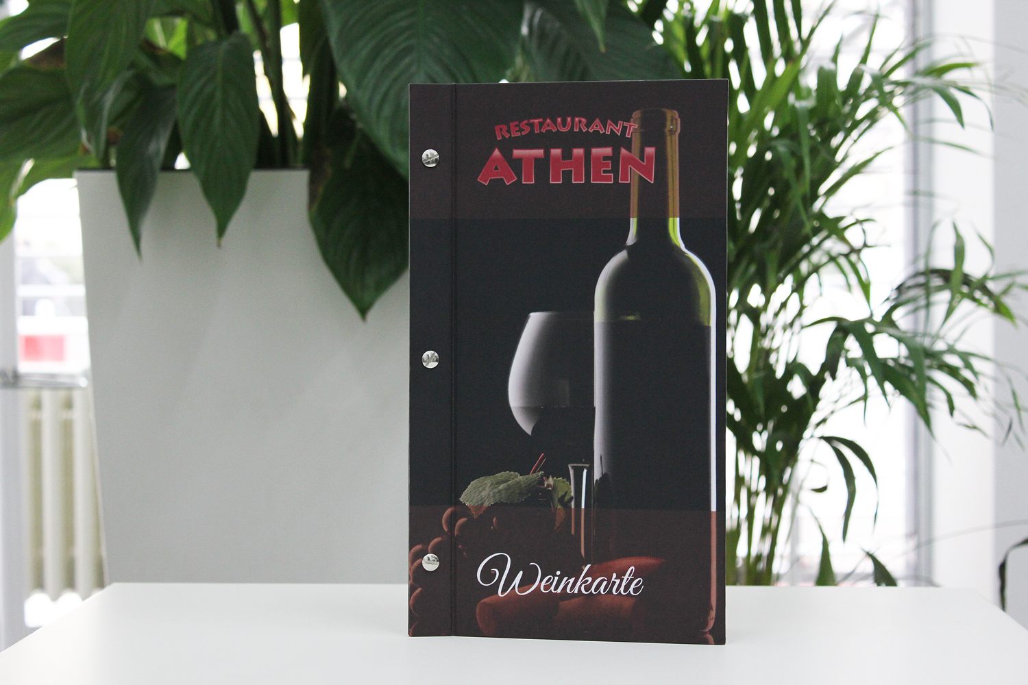 Weinkarte des Restaurant Athen mit vollflächig bedrucktem Cover und Silberschrauben