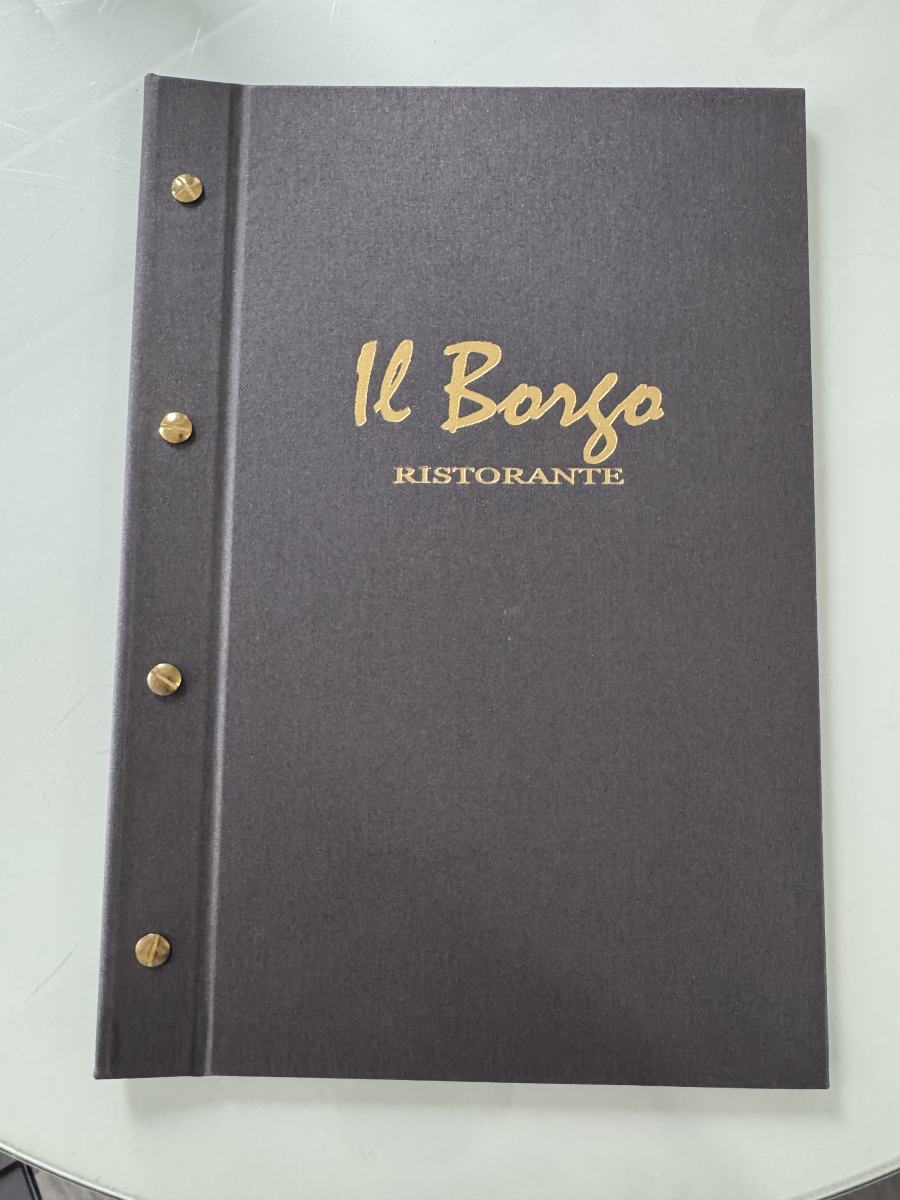 BEISPIEL – Speisekartenmappe Beige, Querformat – Speisekartenmappe ab Lager, Hauptstadt Medien Berlin