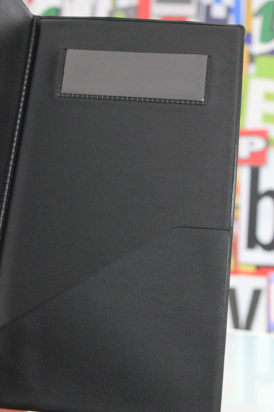 Schwarze Rechnungsmappe aus abwischbarem PVC mit Innenfach, 5er-Set – Ansicht 3